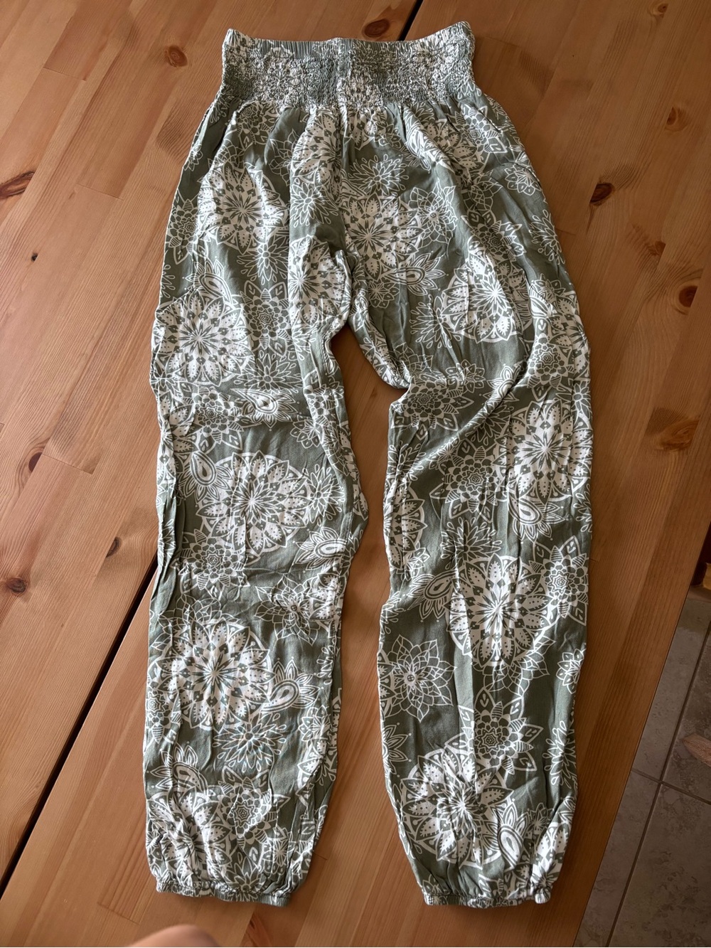 Women’s Olive Green Printed Casual Pants